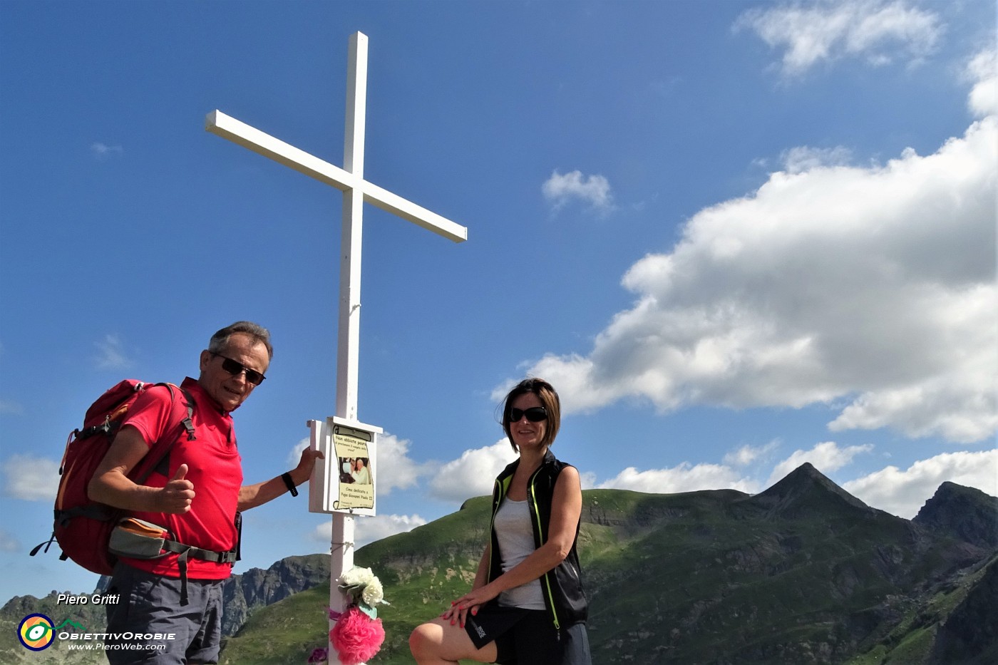 33 Alla croce di vetta della Cima di Mezzeno - Giovanni Paolo II (2230 m).JPG